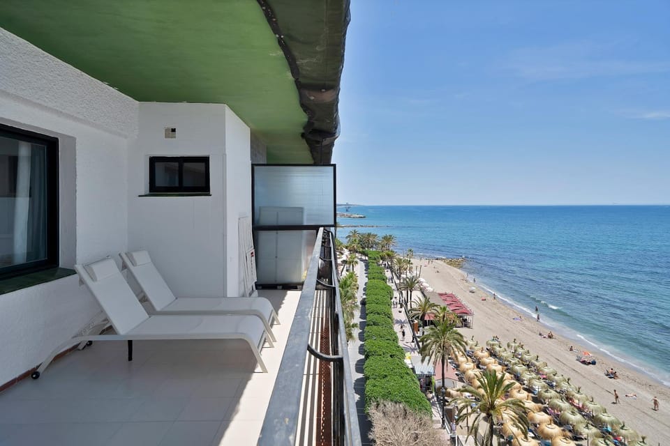 Day, Natural landscape, TV and multimedia, View (from property/room), Balcony/Terrace, sunbed