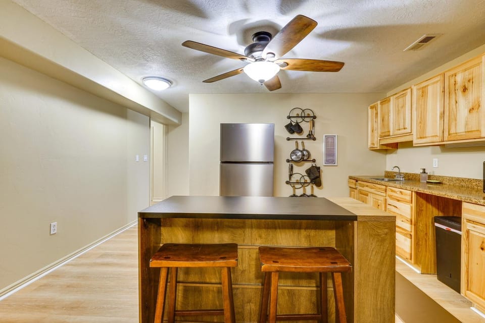 All-Season Base in West Valley City, Pets Welcome! Apartment in West Valley City
