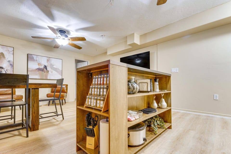 All-Season Base in West Valley City, Pets Welcome! Apartment in West Valley City
