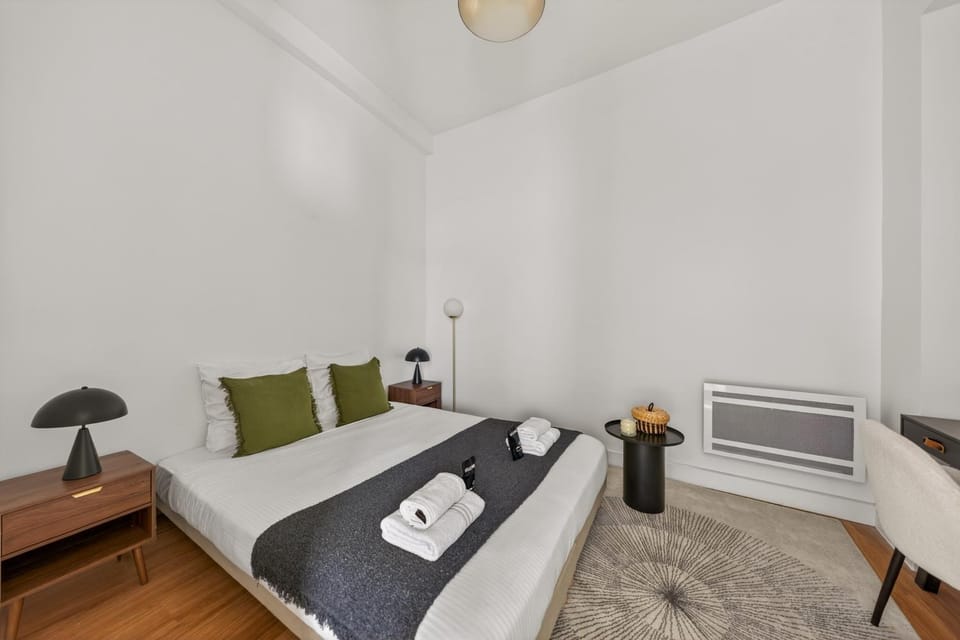 Bed, Bedroom, cot, flat iron, internet, towels, acessibility
