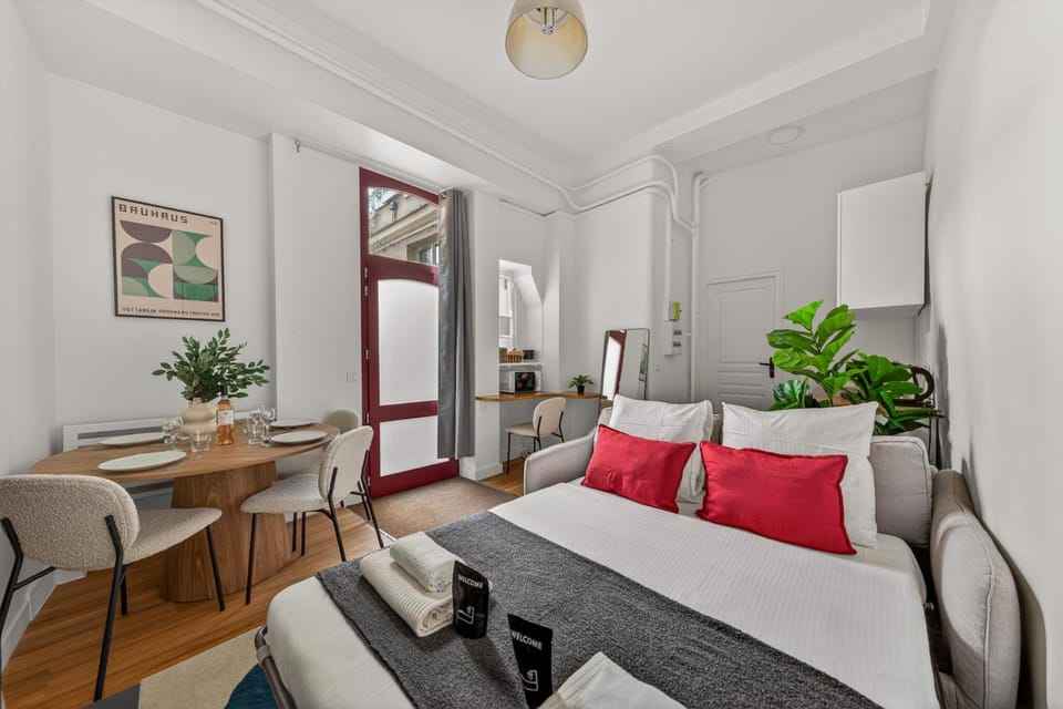 Bed, Living room, internet, towels, acessibility