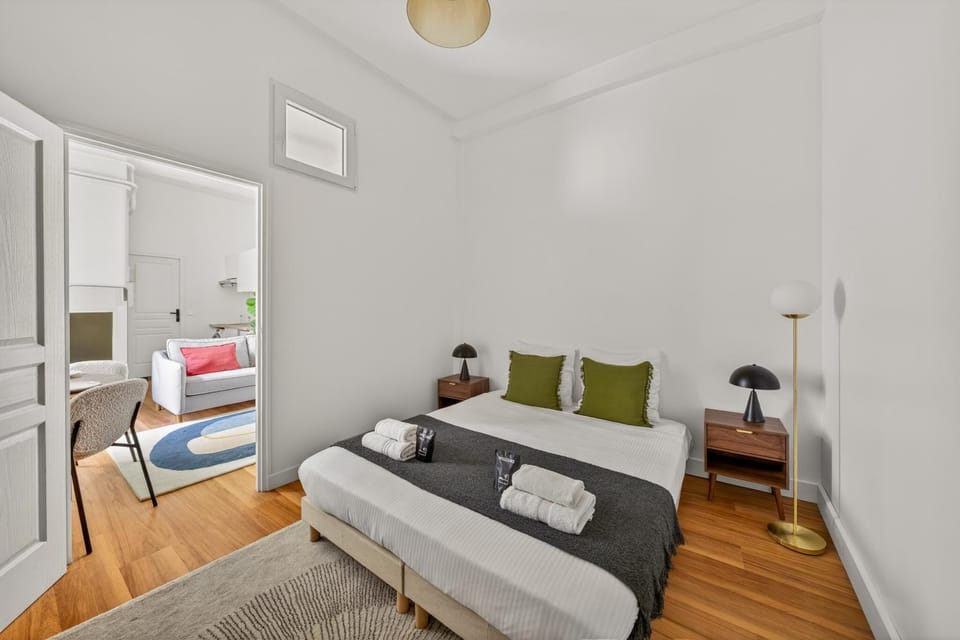 Bed, Bedroom, cot, flat iron, heating, internet, towels, acessibility