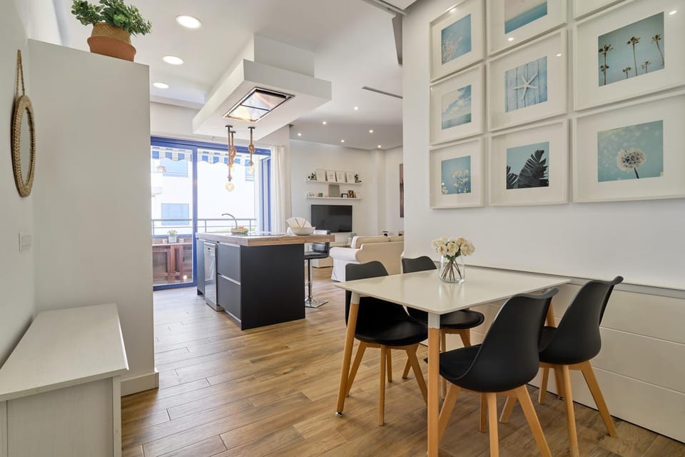 Property building, Kitchen or kitchenette, Living room