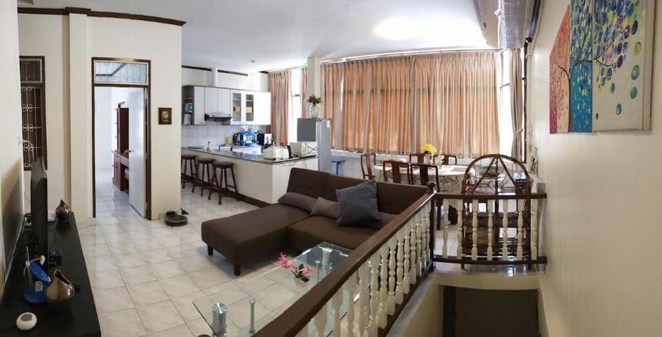Angel delight bar Bed and Breakfast in Patong