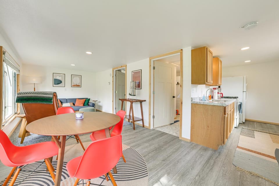 Walk to West Twin Lake: Remote Retreat w/ Yard House in Albert