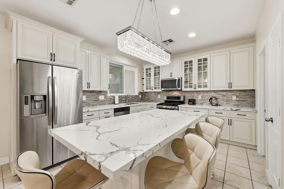 Modern Vegas 4BR with BBQ Balcony & Parking House in Rhodes Ranch
