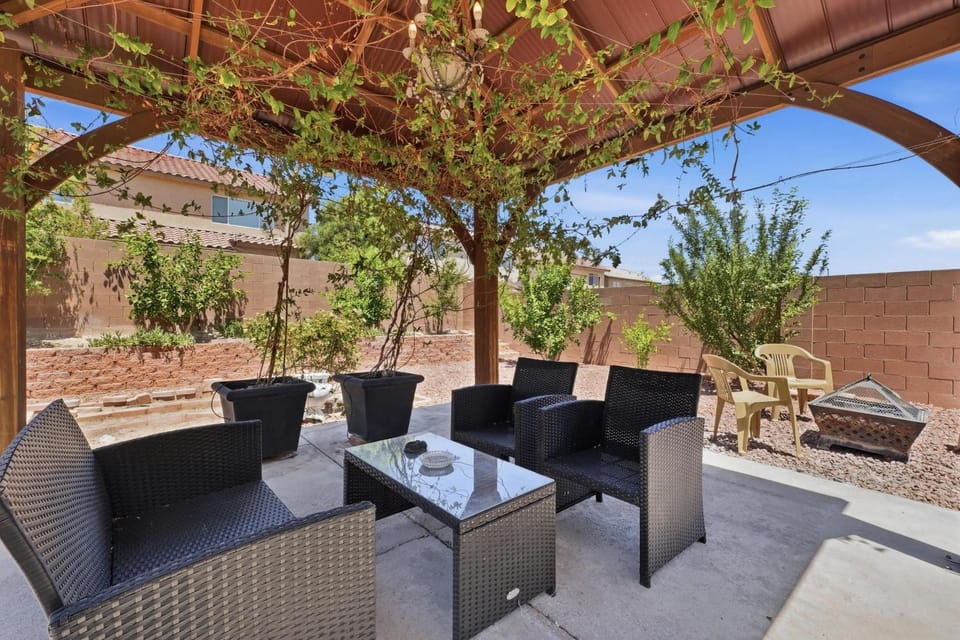 Modern Vegas 4BR with BBQ Balcony & Parking House in Rhodes Ranch