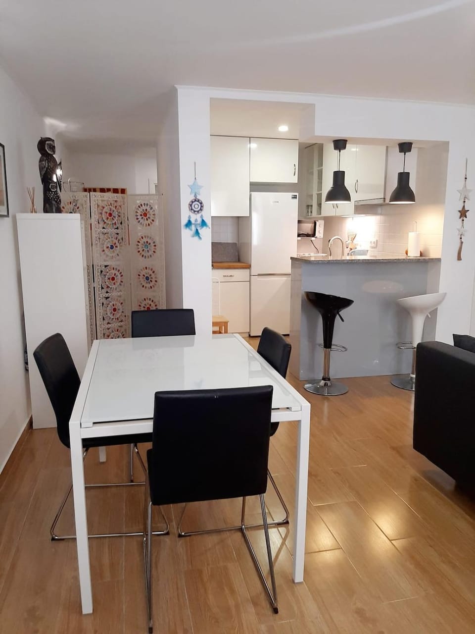 Kitchen or kitchenette, Dining area