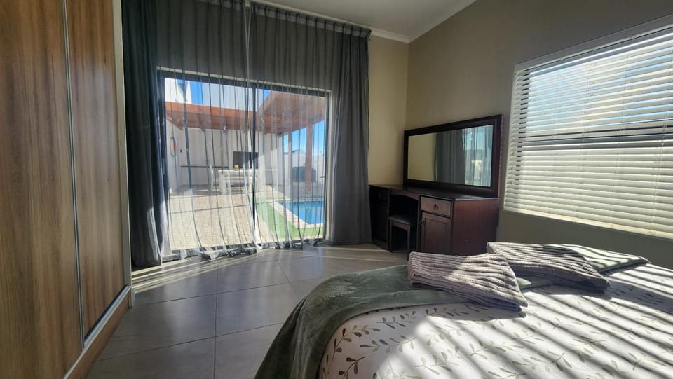 Bedroom, towels