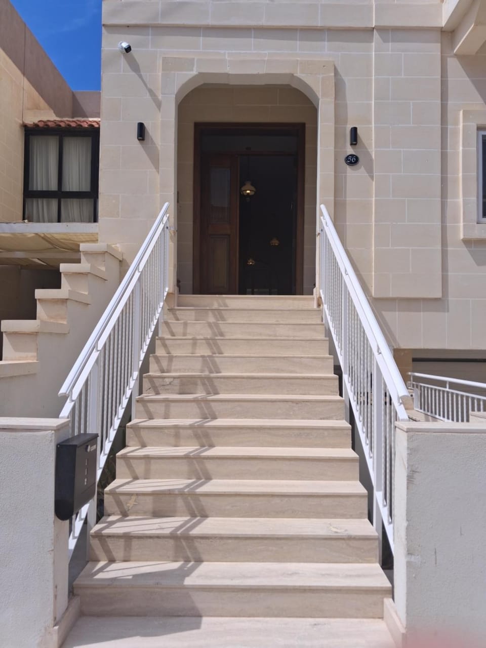 Facade/entrance