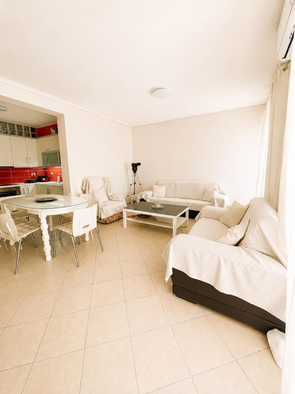 Bed, Living room, Photo of the whole room, Seating area, Dining area, Bedroom, towels
