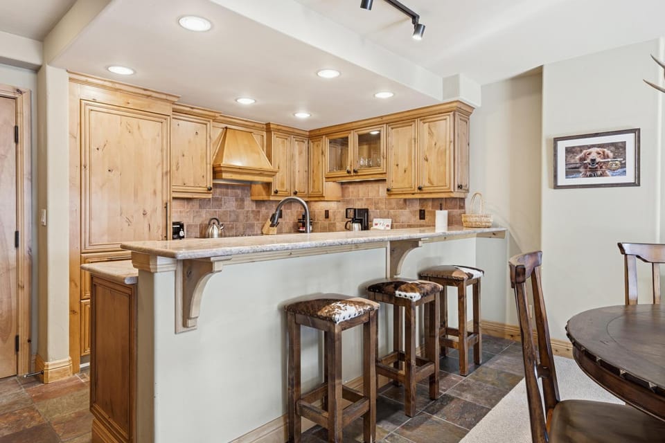 Borders Lodge L208 2BD Beaver Creek Ski-In, Ski-Out Condo House in Beaver Creek
