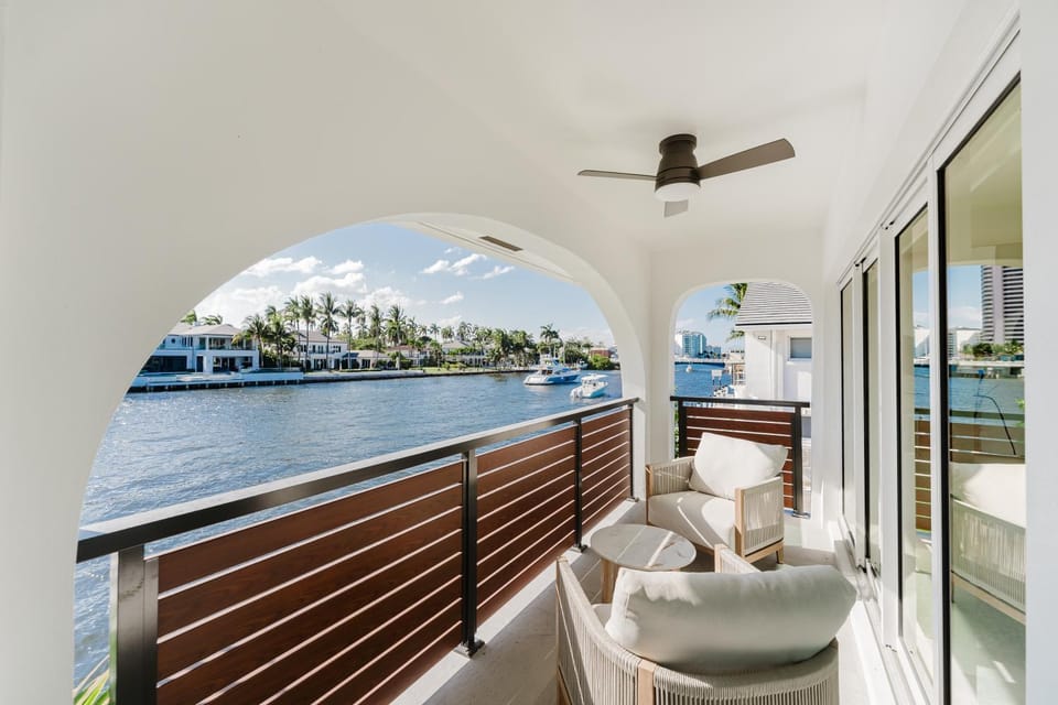 Patio, Day, Balcony/Terrace, River view