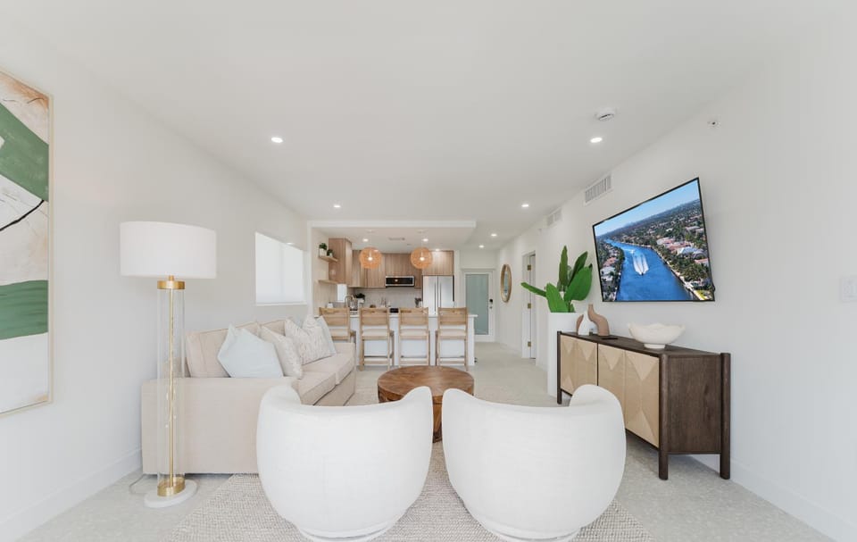TV and multimedia, Kitchen or kitchenette, Living room, Dining area