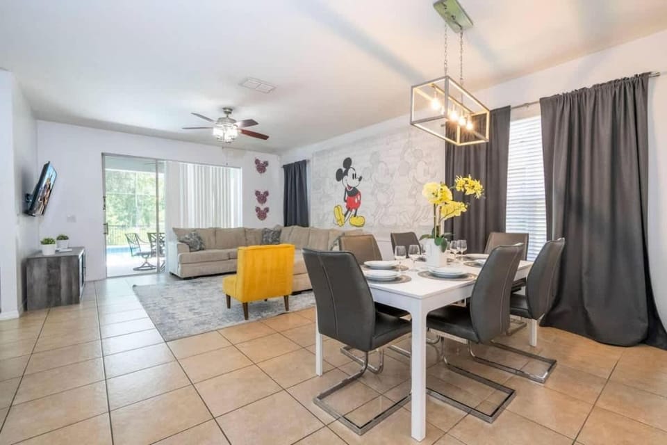 Near Disney & Supermarket Amazing Home with Pool House in Kissimmee