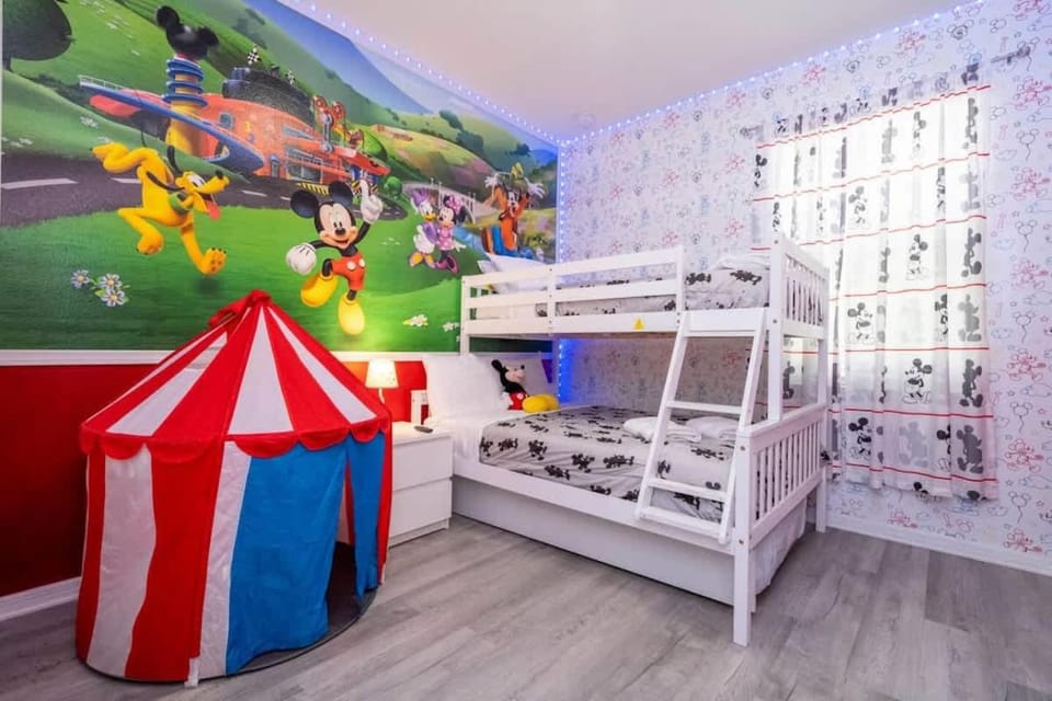 Near Disney & Supermarket Amazing Home with Pool House in Kissimmee