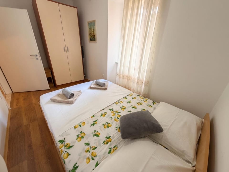 Bed, Photo of the whole room, Bedroom, towels, wardrobe