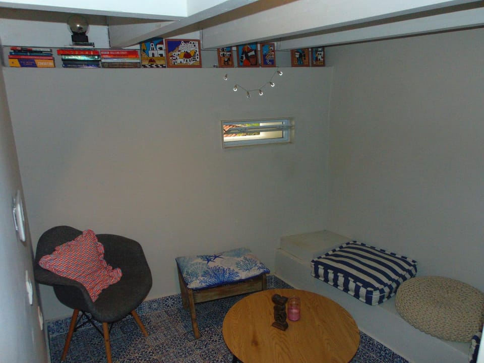 Library, Living room, Seating area