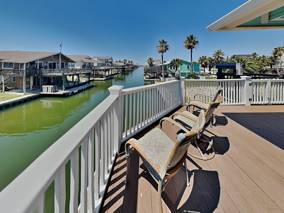 View (from property/room), Balcony/Terrace, Seating area, River view
