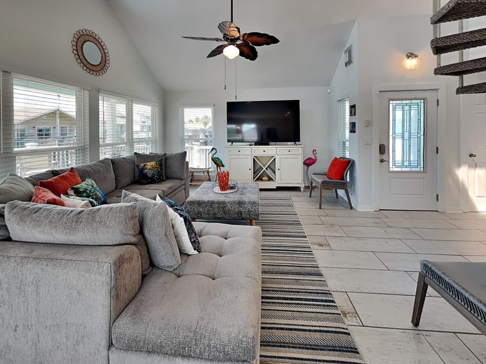 TV and multimedia, Living room, Seating area, furniture