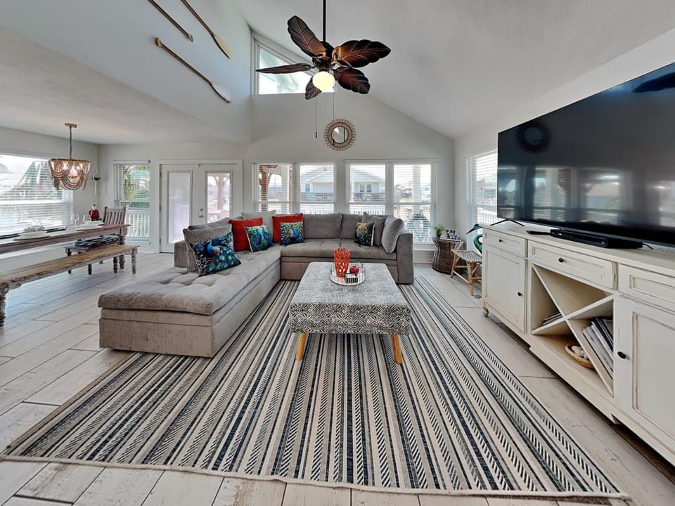 TV and multimedia, Living room, Seating area, Dining area, furniture