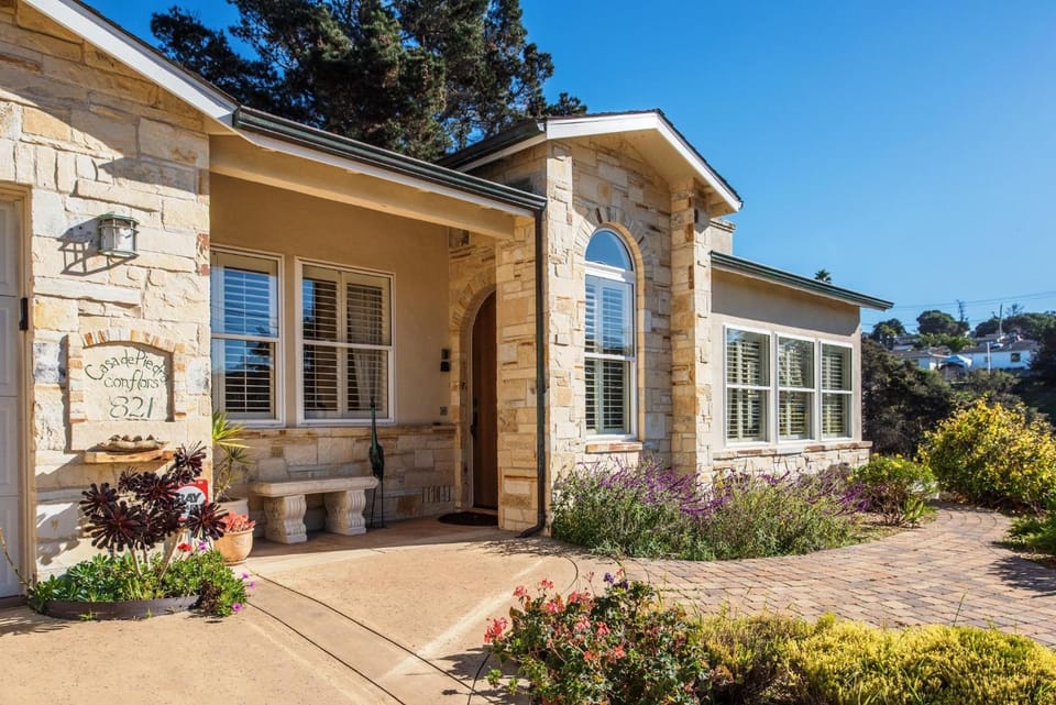 3485 Avalon by the Sea House in Del Rey Oaks