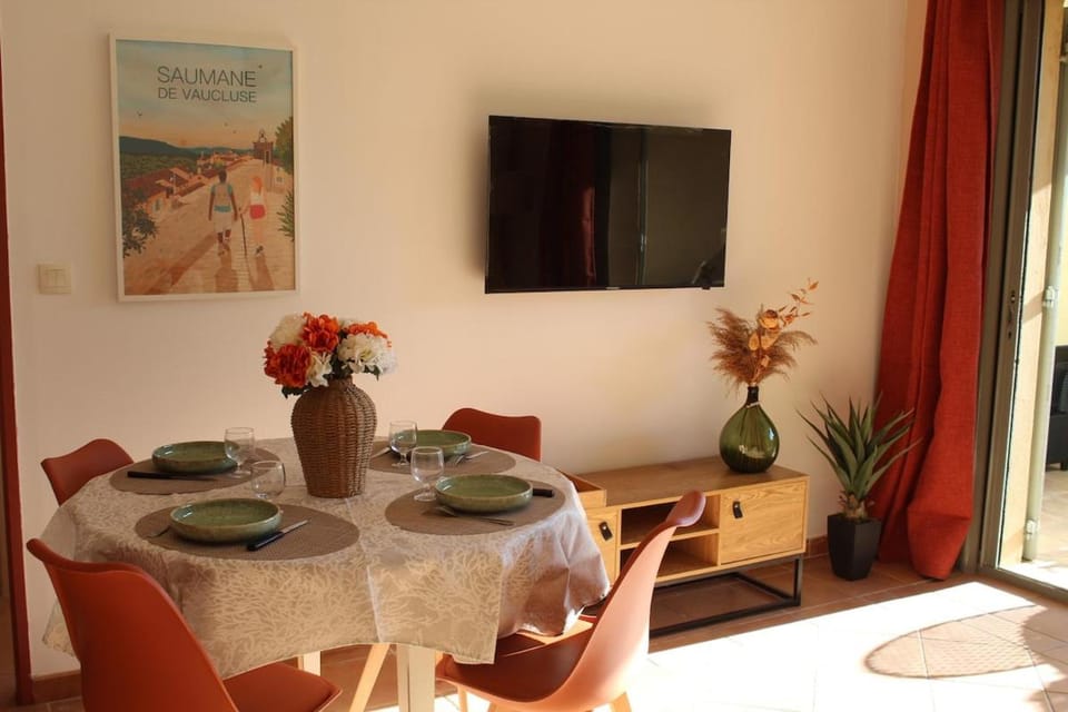 Saumane Golf Evasion Apartment in L'Isle-sur-la-Sorgue