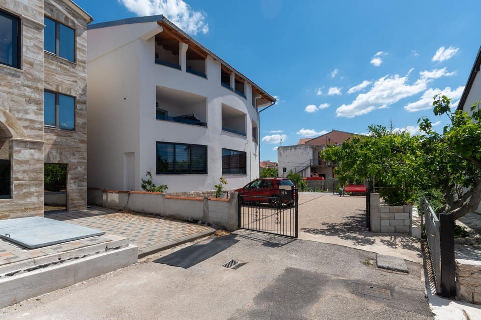 Property building, Facade/entrance