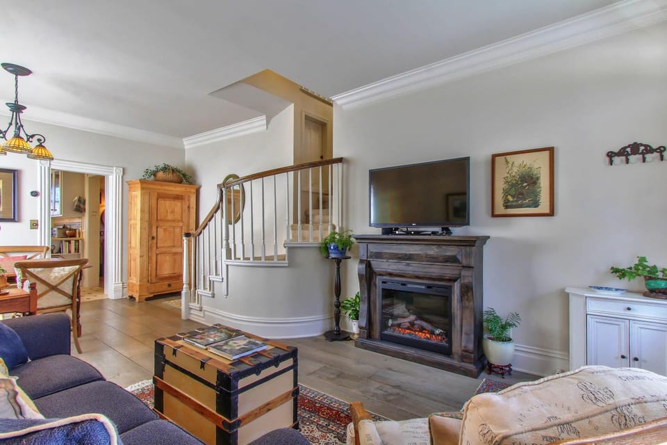 3792 The Lavender House House in Pacific Grove
