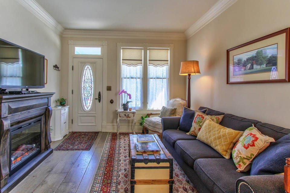 3792 The Lavender House House in Pacific Grove