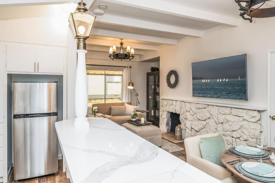 3798 Cedar Place Apartment in Carmel by the Sea