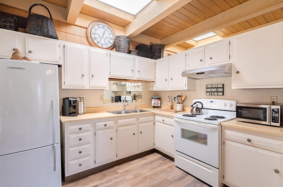 3797 Pine Place Apartment in Carmel by the Sea