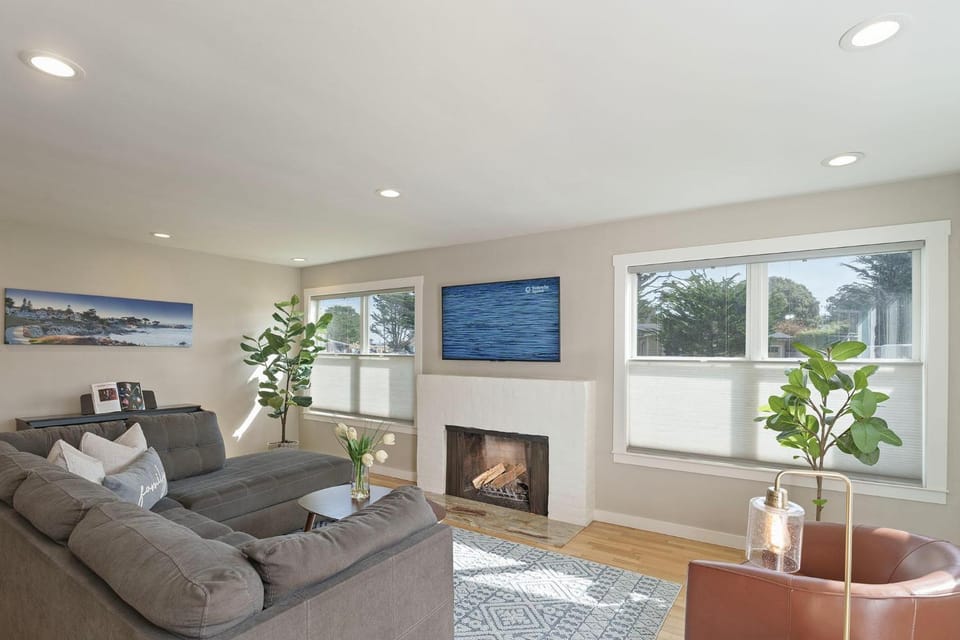 3881 Pacific Gem House in Pacific Grove