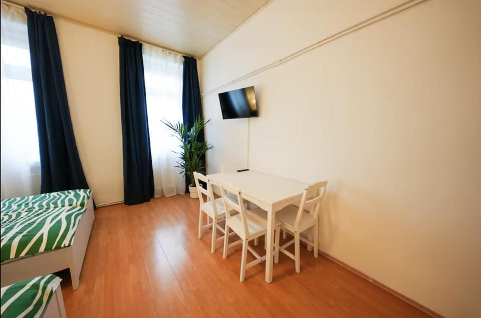 Central Bright Apartment - 15 min to Center Apartment in Vienna