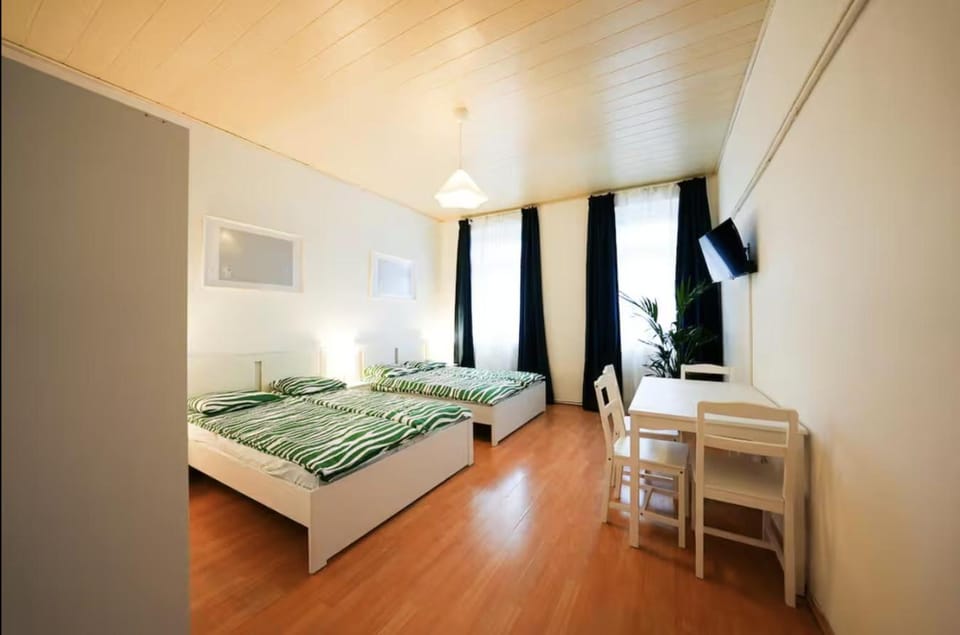 Central Bright Apartment - 15 min to Center Apartment in Vienna