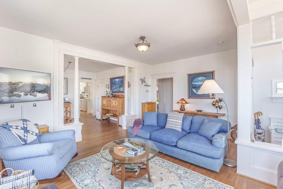 3887 Just Coast'n House in Pacific Grove