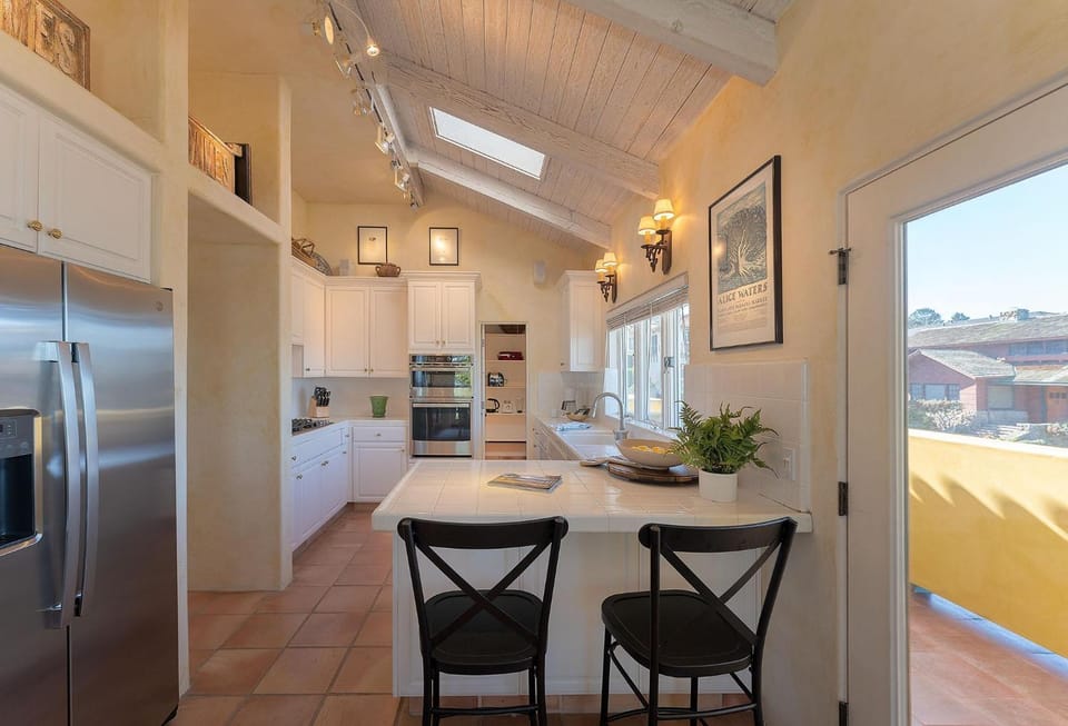 3860 Escabar Escape House in Pacific Grove