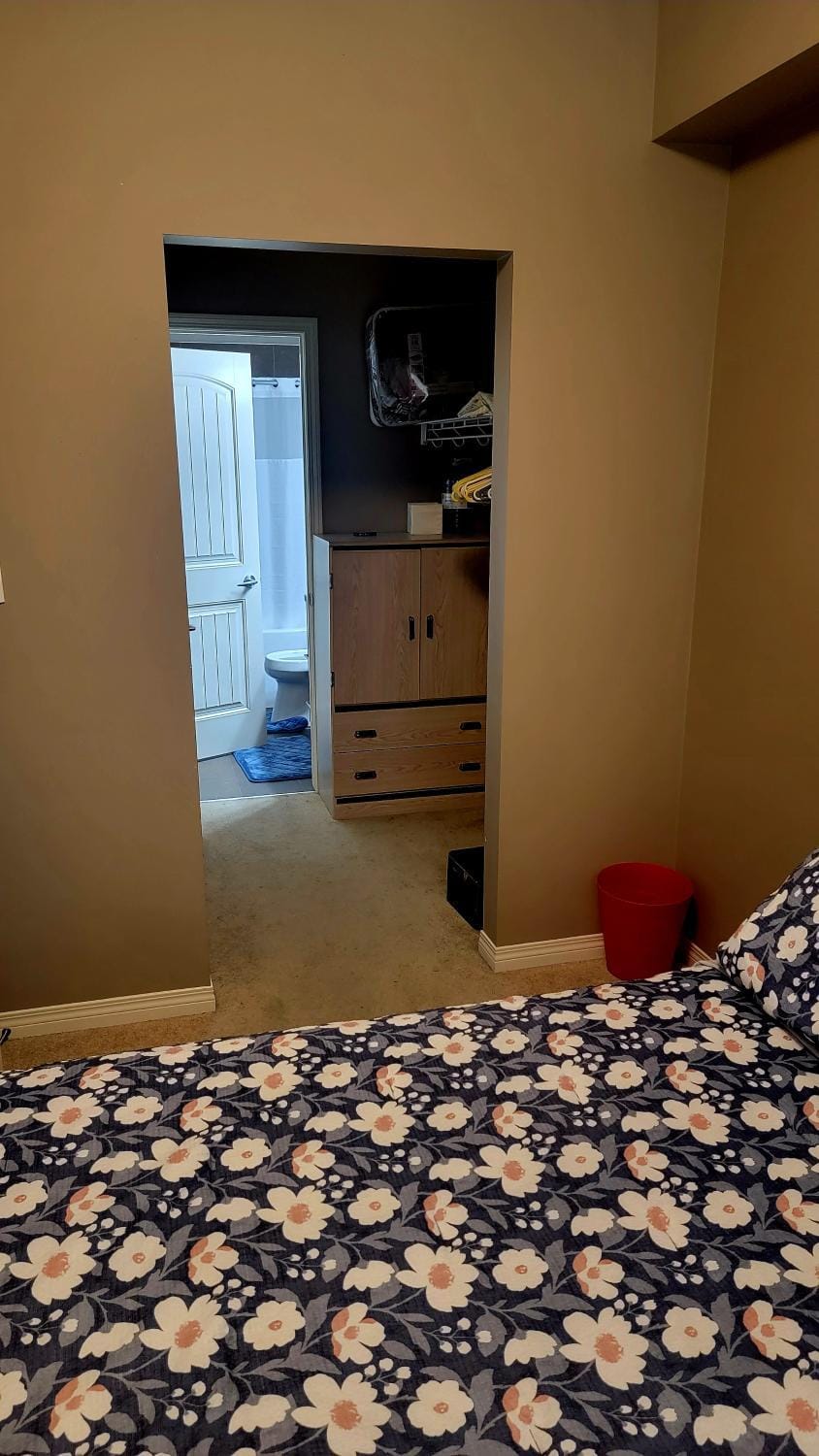 Self-contained 1bedroom with parking Apartment in Calgary