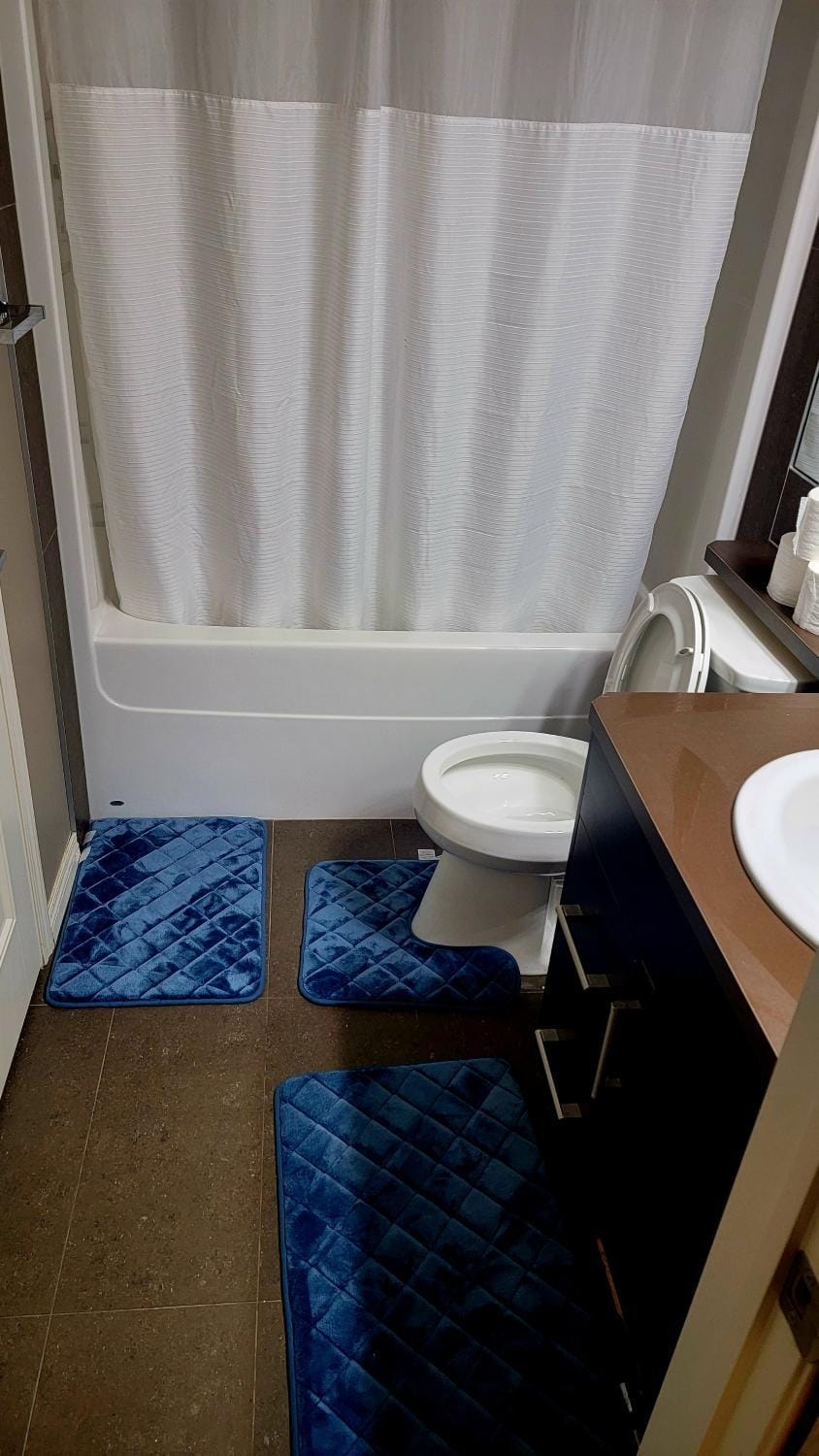 Self-contained 1bedroom with parking Apartment in Calgary