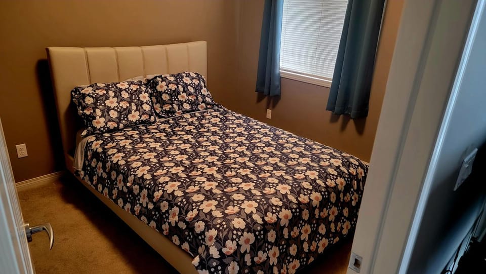 Self-contained 1bedroom with parking Apartment in Calgary