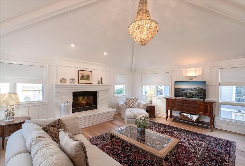 3817 Caledonia Bay Lookout House in Pacific Grove