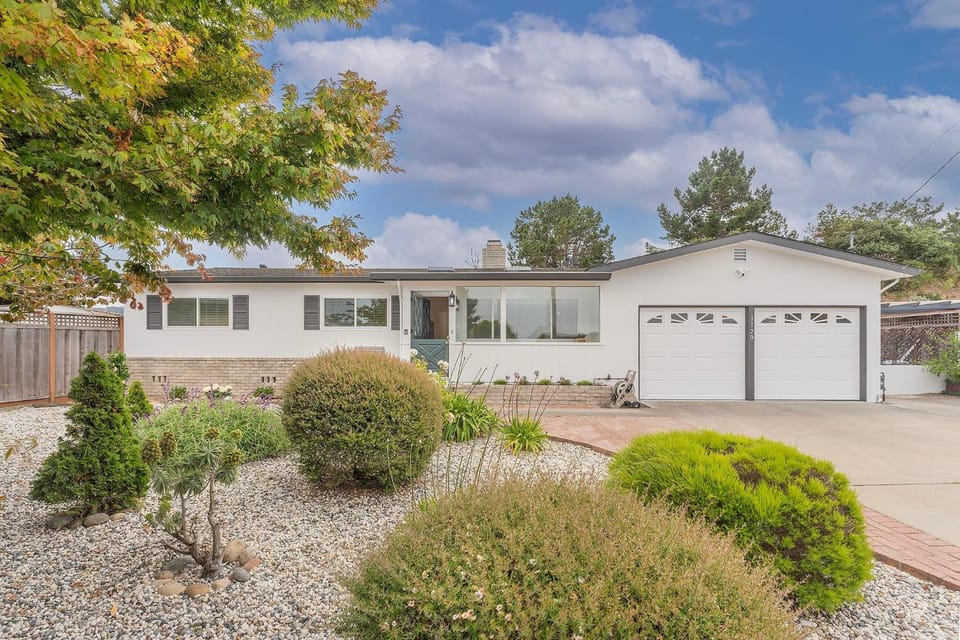 3896 Gather and Rest House in Del Rey Oaks