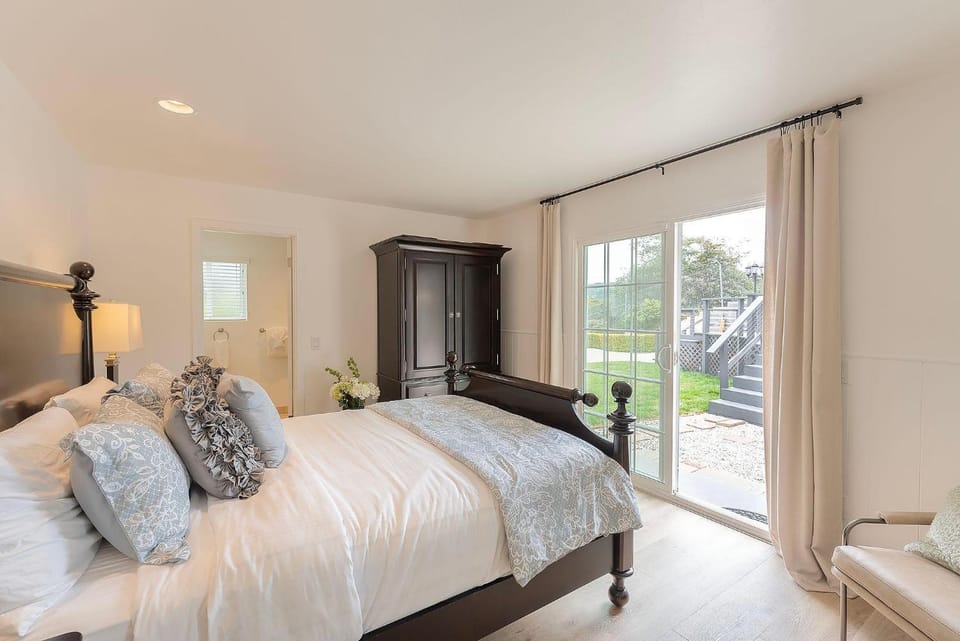 3896 Gather and Rest House in Del Rey Oaks