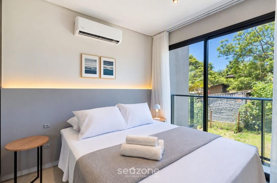 Bed, Balcony/Terrace, Bedroom, Mountain view
