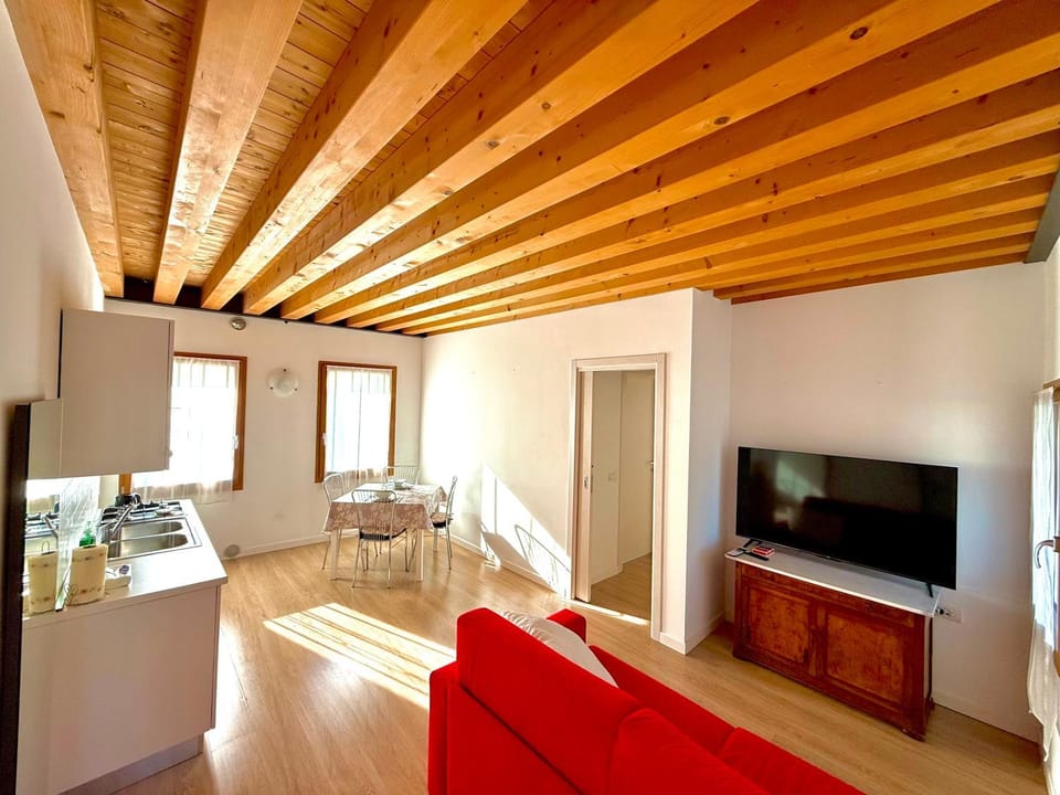 TV and multimedia, Living room, Seating area, Evening entertainment