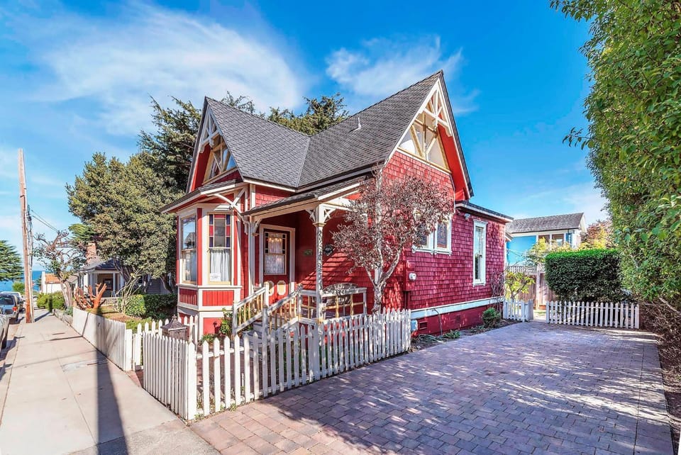 3812 Little House House in Pacific Grove
