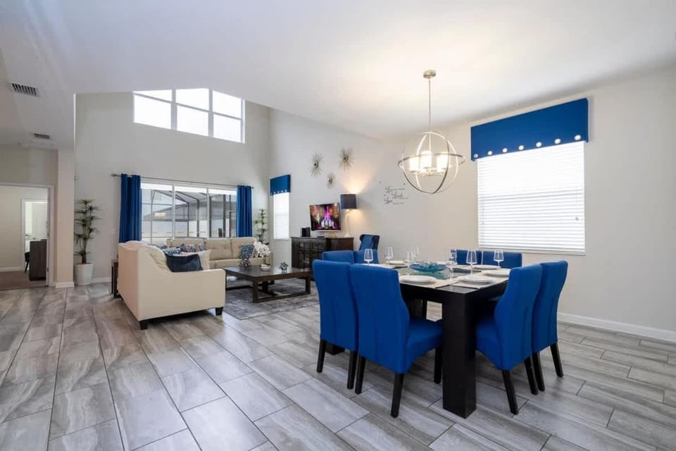 Premium Location 5BR Home with Pool Storey Lake House in Kissimmee