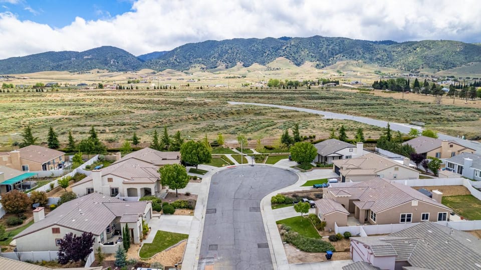 Modern Home Prime Location Loaded With Extras House in Tehachapi