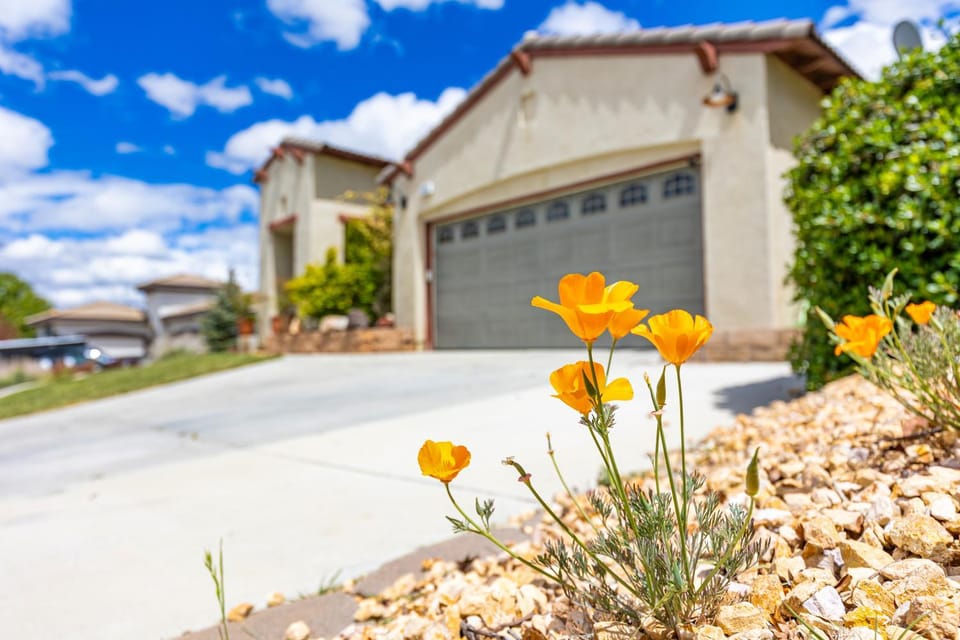 Modern Home Prime Location Loaded With Extras House in Tehachapi