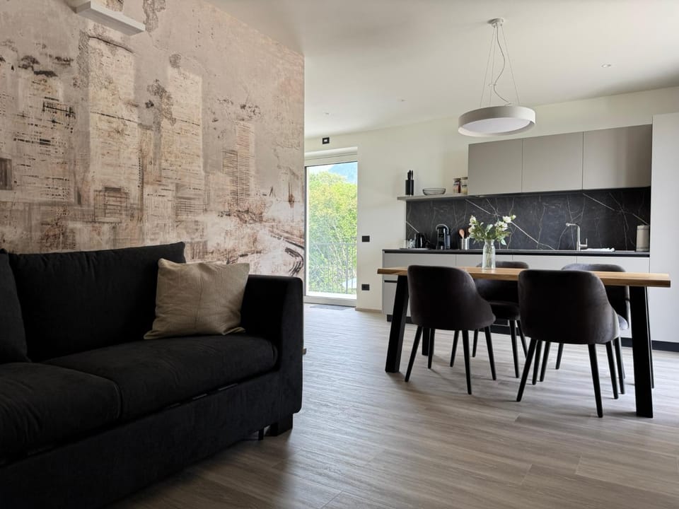 Kitchen or kitchenette, Living room, Seating area, Dining area